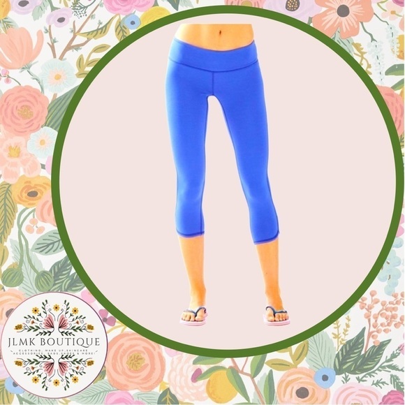 LILLY PULITZER LUXLETIC CROPPED WEEKENDER LEGGINGS IN BECKON BLUE - EUC - Picture 1 of 11